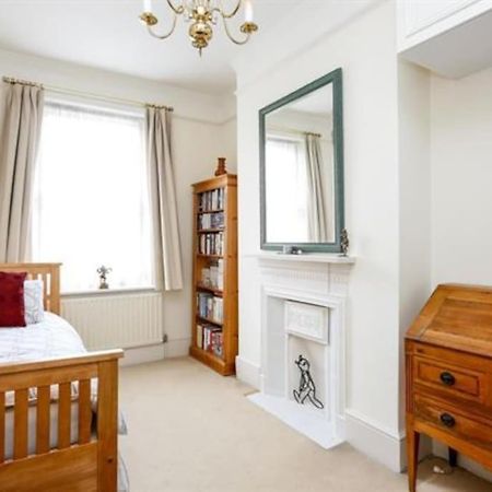 Large 3 Bed Flat In Central Wimbledon Лондон Экстерьер фото