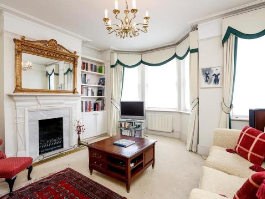 Large 3 Bed Flat In Central Wimbledon Лондон Экстерьер фото